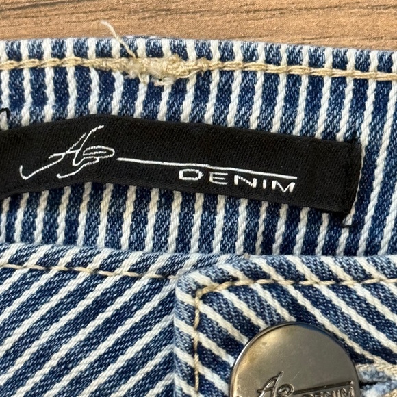 Ag Adriano Goldschmied Blue White Railroad Stripe Pattern Women's Shorts 12P NWT - Picture 2 of 9